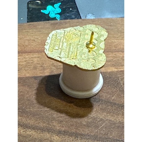 Duffy The Bear Cupcake Pink Disney Pin Hidden Mickey Trading Pin Authentic - Picture 3 of 4